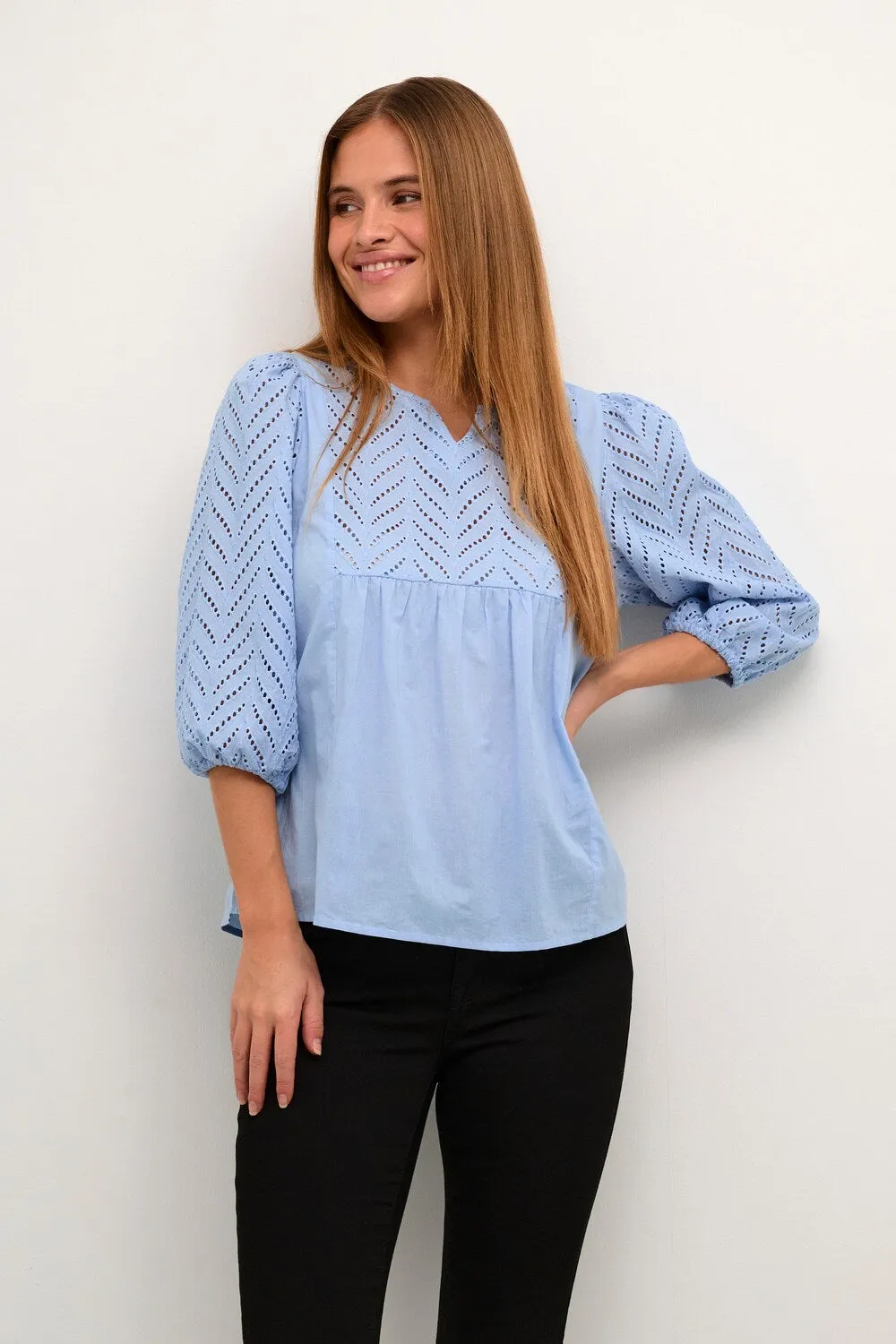 Culture blouse, blue sky