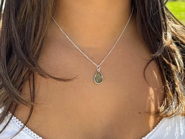 Eye Catching Teardrop | Green Quartz