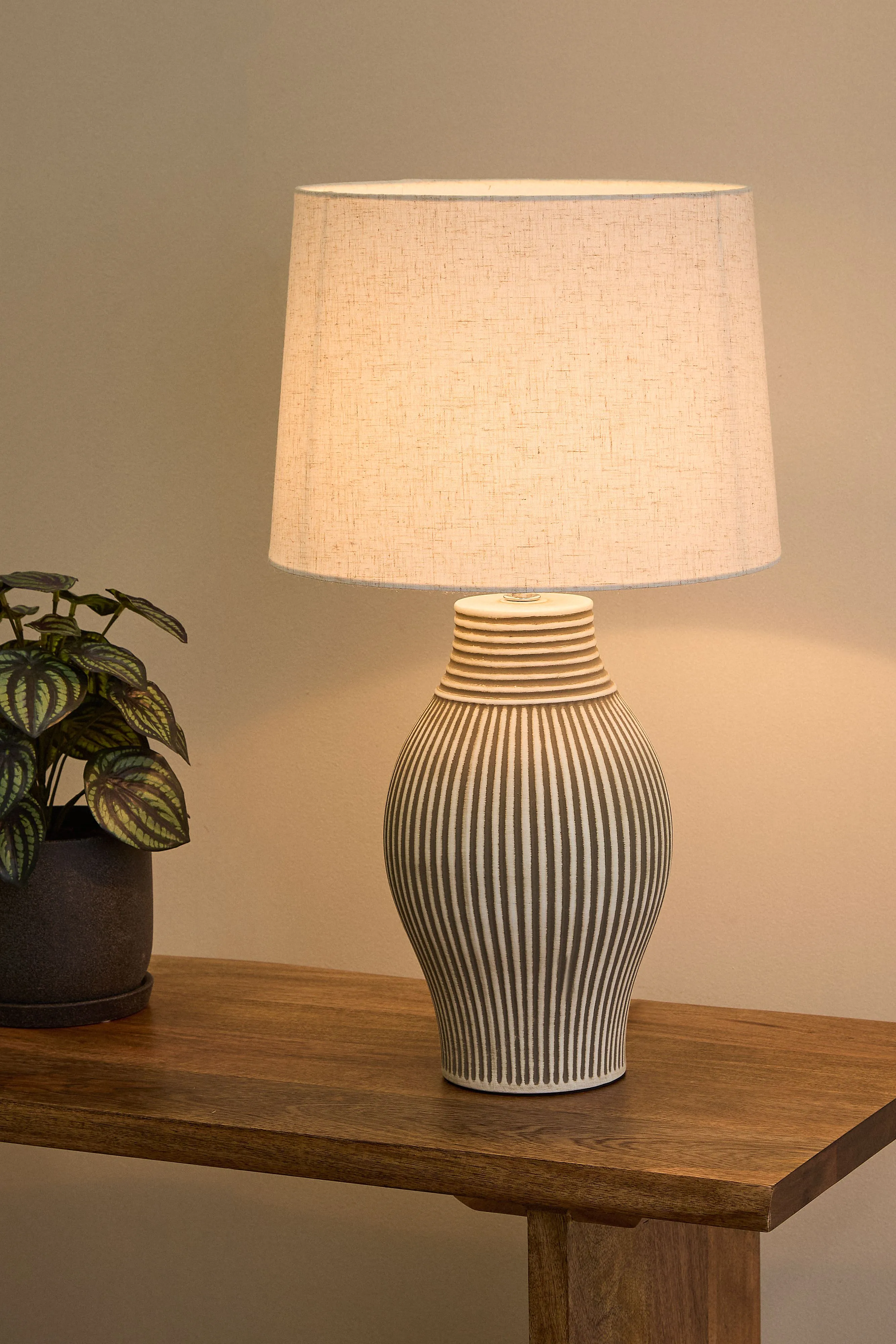 Tato Ceramic Table Lamp - Beige & White